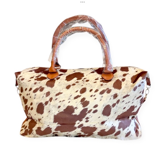 Cow Print Tote/Weekender Bag-Very roomy-New in package - Picture 1 of 6